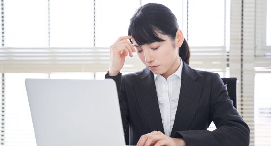 a-japanese-female-businesswoman-in-distress-while-2023-03-13-19-02-52-utc